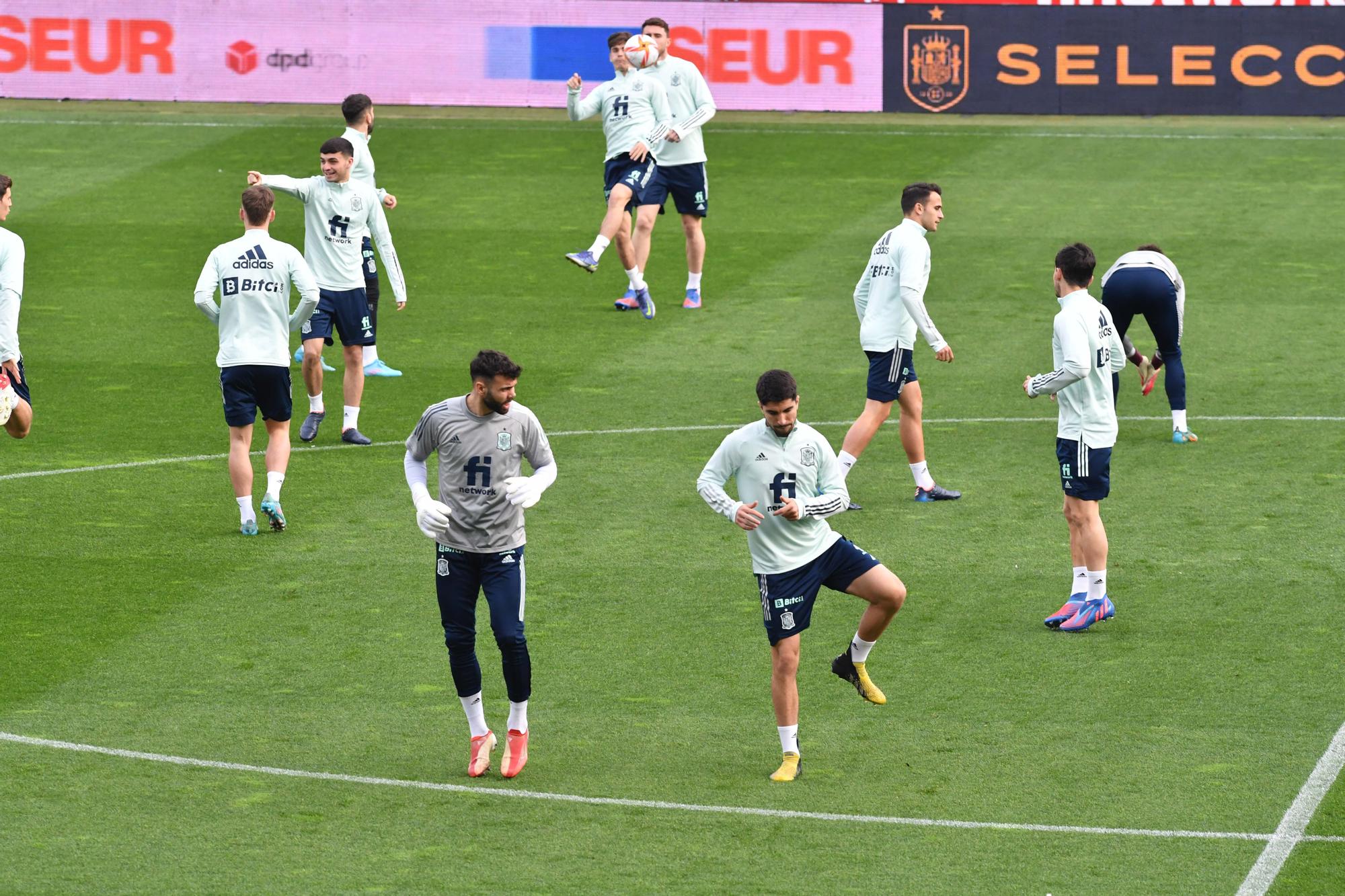 La selección española de fútbol entrena en Riazor para el partido contra Islandia