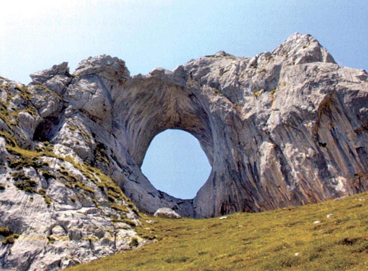 Ojo de Buey en la ruta de Peña Mea.