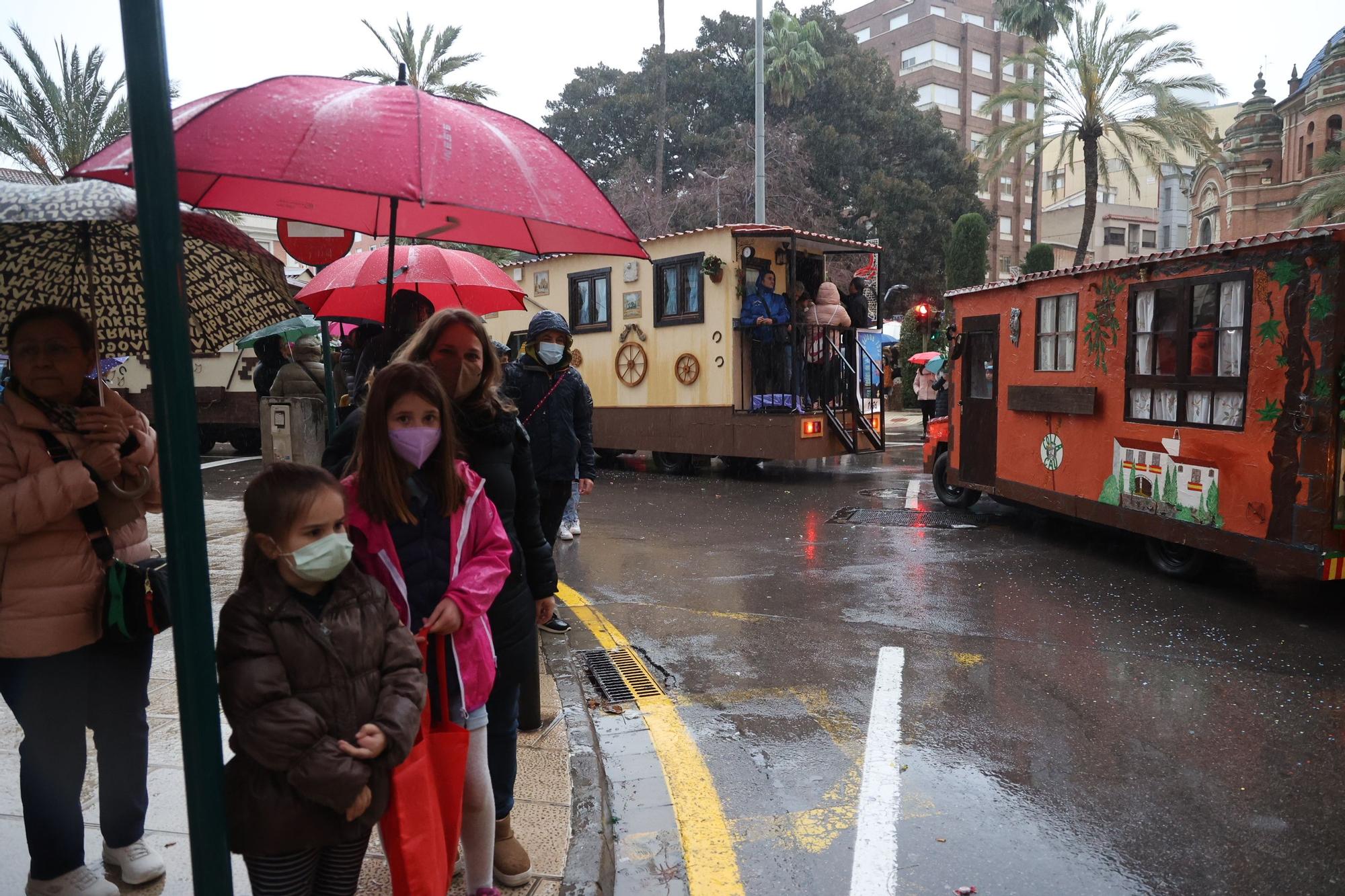 Las mejores imágenes del desfile de carros engalanados y collas de la Magdalena