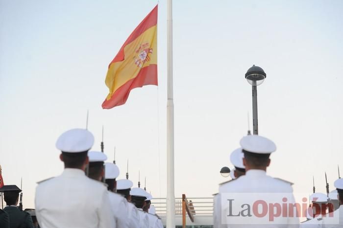 Arriado Solemne de Bandera en el puerto de Cartagena