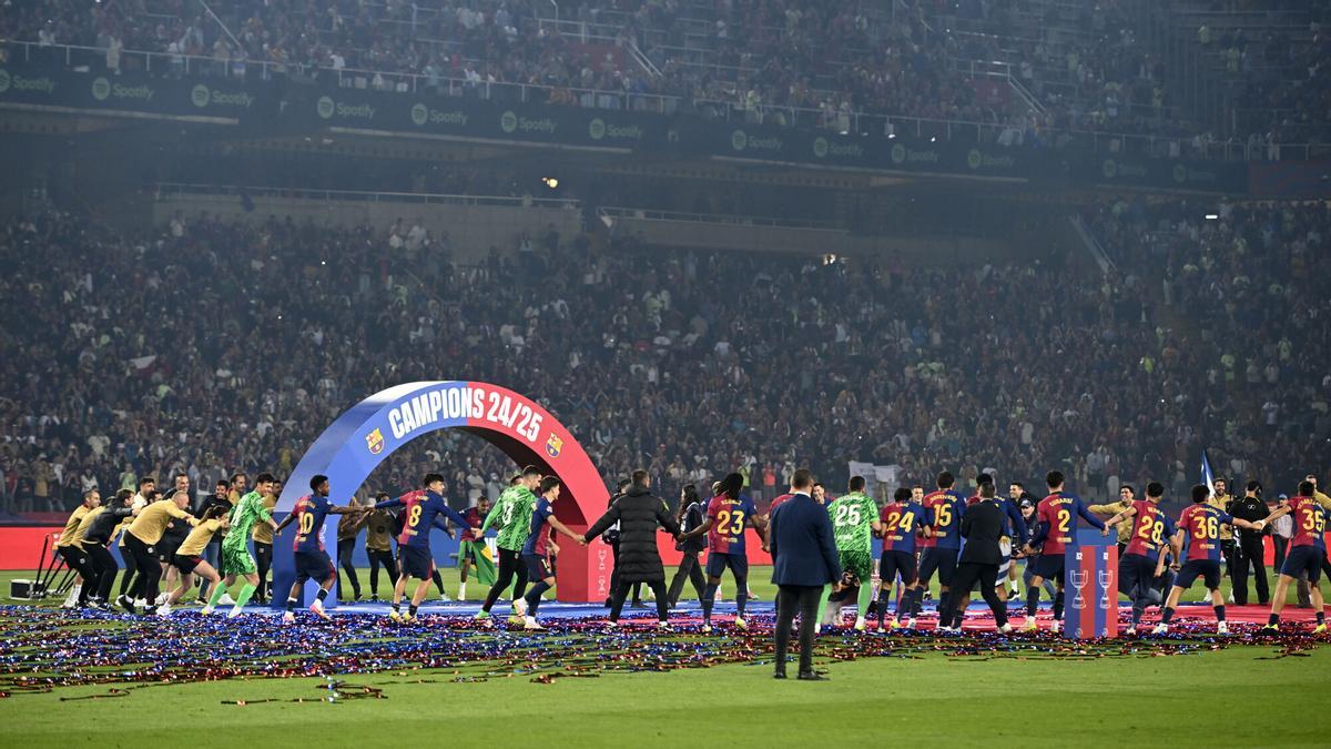 El Barça de Flick se va de Montjuïc celebrando su hegemonía en España
