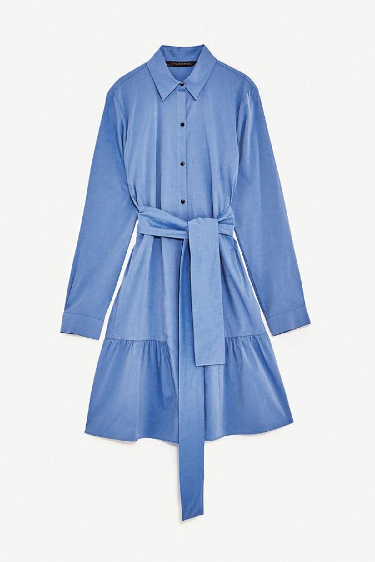 Vestidos camiseros de Zara en rebajas: azul, con cinturón