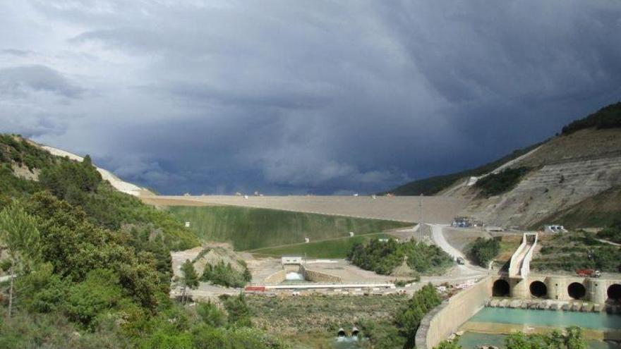 Superado el 80% del cuerpo de la presa de Yesa