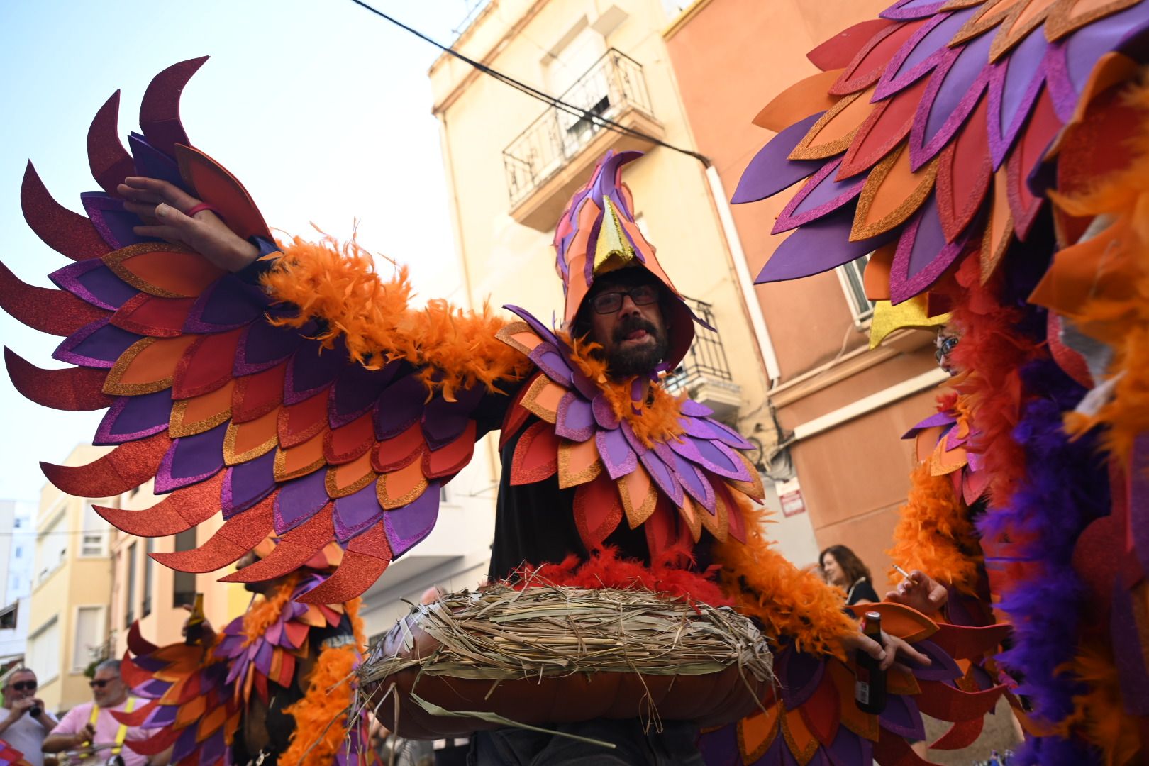 Las mejores imágenes del desfile y la entrada del toro por Sant Pere en el Grau