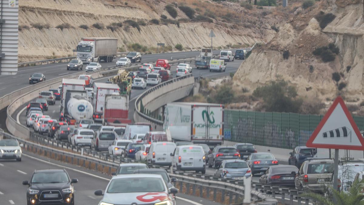 Atasco en la A-7 a la altura de Elche hace unos días