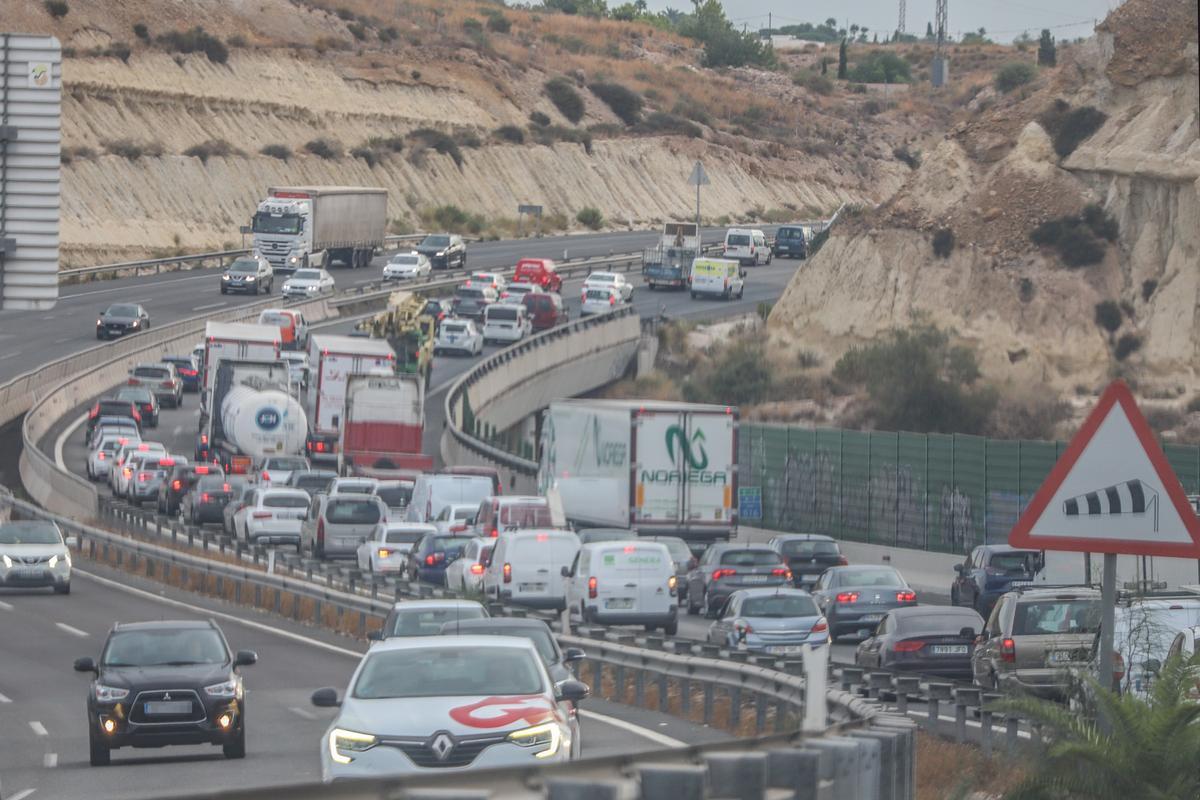 Atasco en la A-7 a la altura de Elche hace unos días