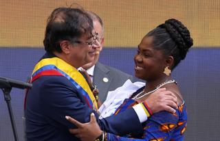 Gustavo Petro pide la espada de Bolívar en su primera orden como presidente de Colombia