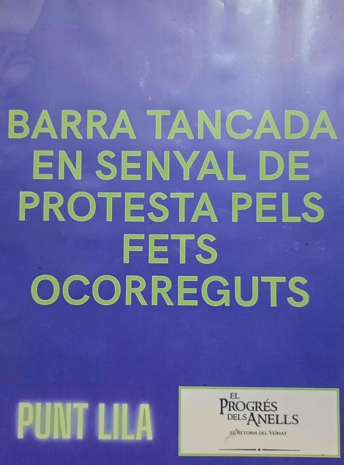 El cartel colgado en la calle Progrés por la protesta tras la presunta agresión sexual del miércoles.