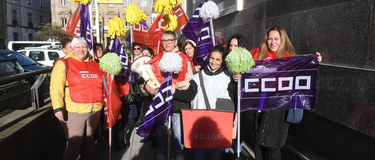 Protesta de empleadas de Correos en A Coruña, este mes.