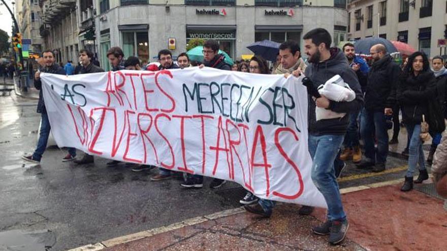 La cabecera de la manifestación, en la calle Larios.