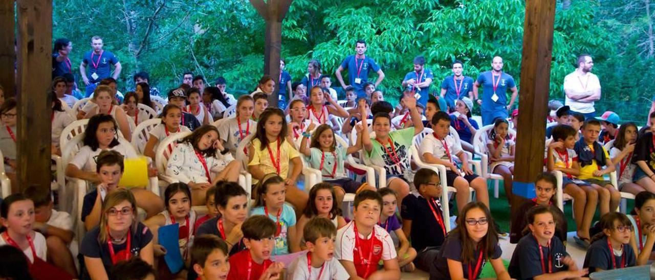 Participantes en uno de los campamentos.