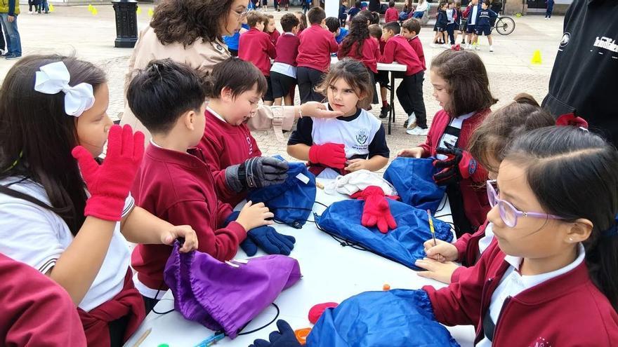 Actividades inclusivas y deporte adaptado en la plaza de María Pita para conmemorar el Día Nacional del Daño Cerebral Adquirido