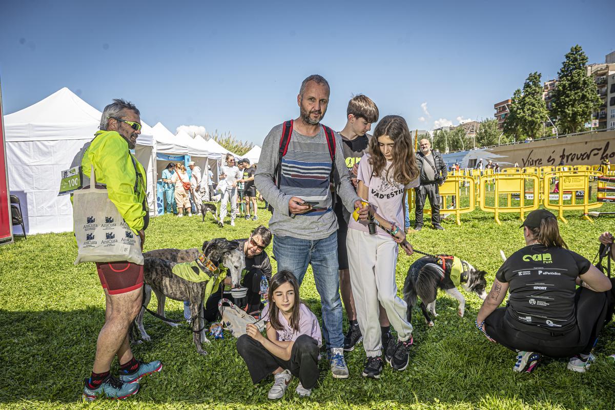 CAN WE RUN BARCELONA. La carrera organizada por Prensa Ibérica y El Periódico de Catalunya con la colaboración de Sport ,  donde las personas y sus mascotas perrunas corren en familia