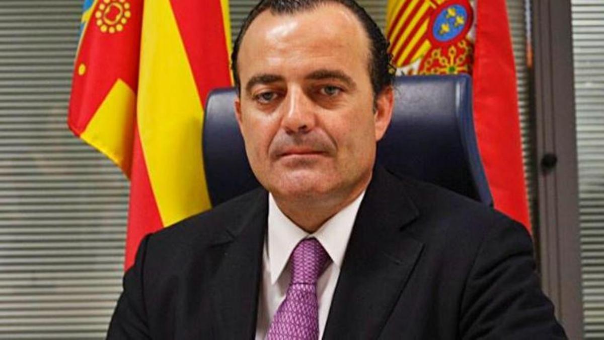 L’exjutge Fernando Presencia investigat per blanqueig  s’afegeix a les querelles contra Colau