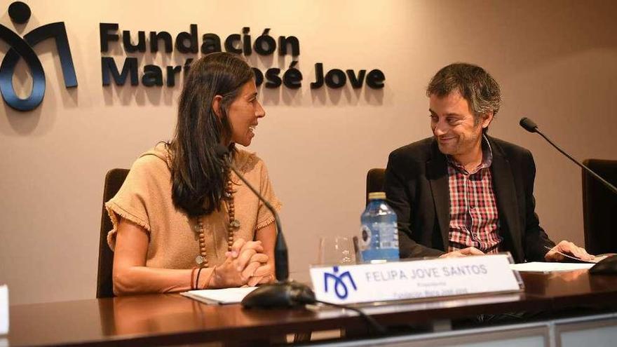 La presidenta de la Fundación María José Jove, Felipa Jove, y el alcalde de la ciudad, Xulio Ferreiro.