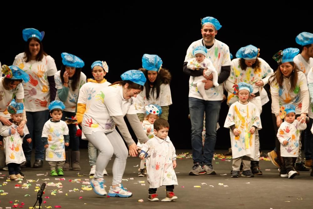 Desfile infantil de disfraces en el Jovellanos