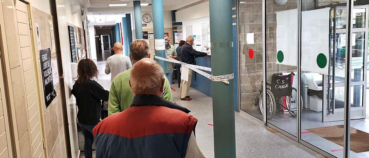 Colas en un centro de salud gallego.