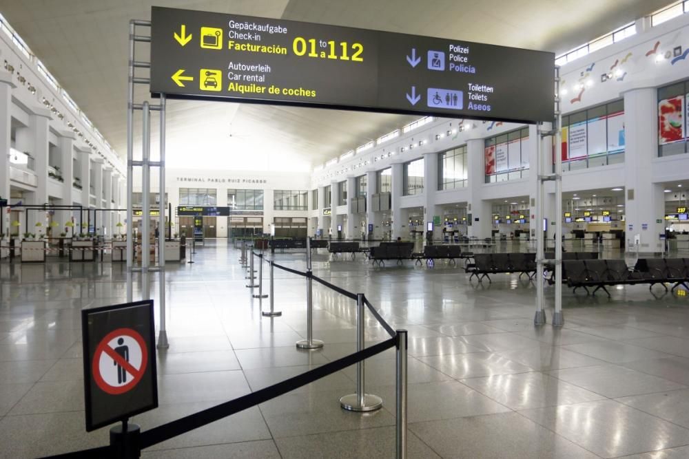 El Aeropuerto de Málaga completamente vacío por el coronavirus.