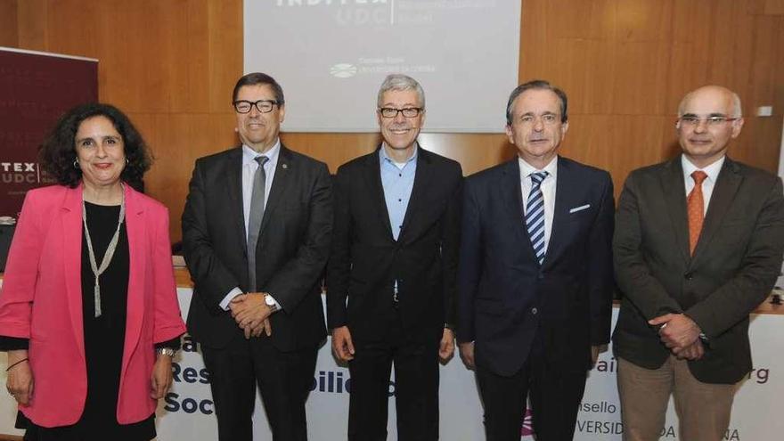 Marta Rey, Julio Abalde, Marco M. Muñoz, Antonio Abril y Anxo Calvo, en el acto de ayer.