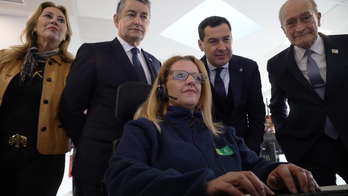 Juanma Moreno inaugura la nueva sede del 112 en Málaga