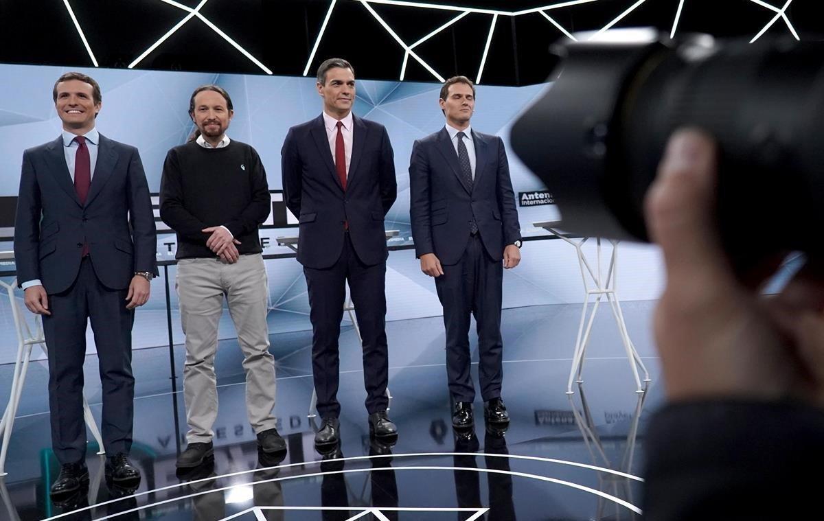 Pablo Casado, Pablo Iglesias, Pedro Sánchez y Albert Rivera, en el plató de Atresmedia.