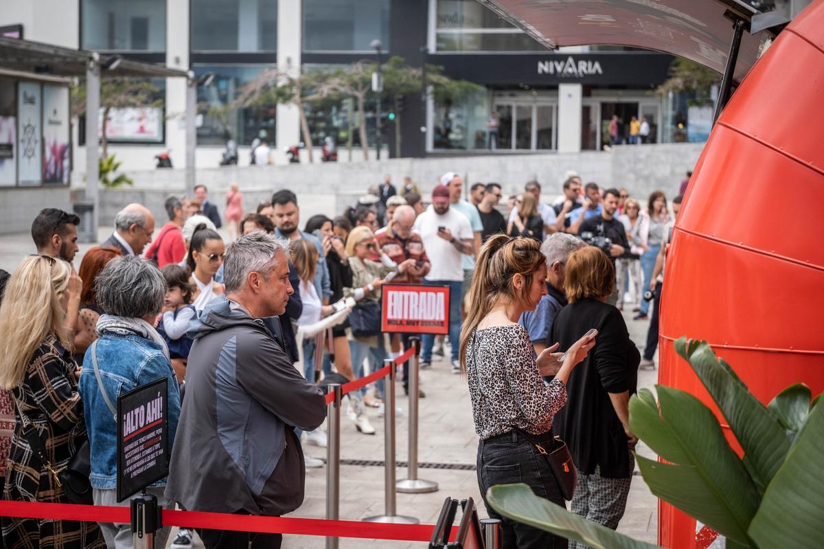 Colas en el estreno en Tenerife de GoXo, la food truck de Dabiz Muñoz