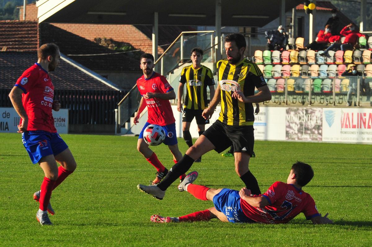 En la primera vuelta en A Senra se registró un empate (2-2) entre ribadumienses y ourensanos.