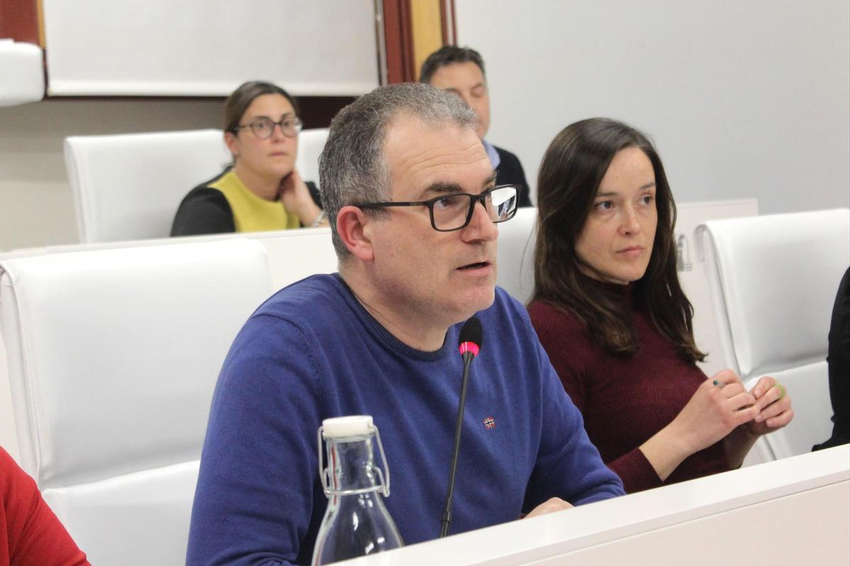 Gabriel Portero, concejal de Compromís per Ontinyent, ha presentado la moción sobre el uso del suelo industrial.