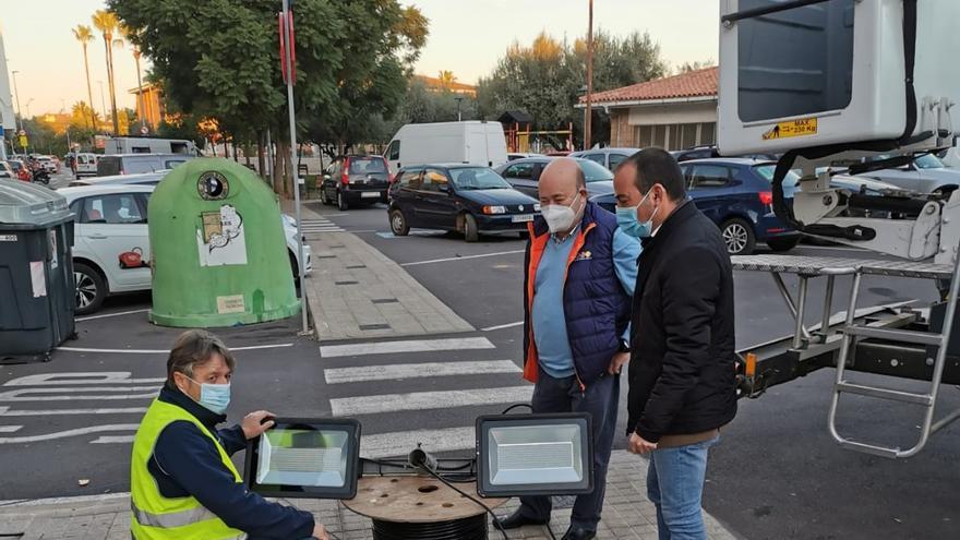 Desde el departamento de Servicios Públicos se ha acometido la instalación de una torre de iluminación.