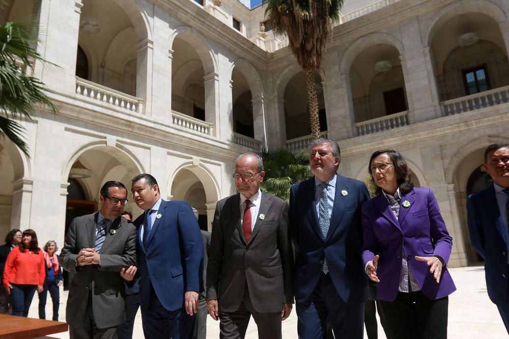 Íñigo Méndez de Vigo y Rosa Aguilar firman el acuerdo de cesión del Museo de Bellas Artes y Arqueológico de Málaga, que abrirá durante este 2016