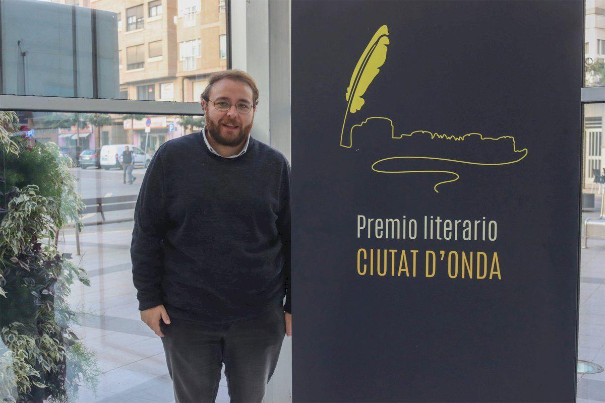 El regidor de Joventut, Innovació i Biblioteques d’Onda, Vicent Bou, destaca la importància del premi.