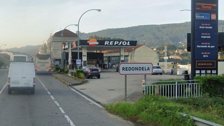 Absuelto un motorista por un «simpa» en una gasolinera de Redondela: se fue tras esperar a que le atendiesen