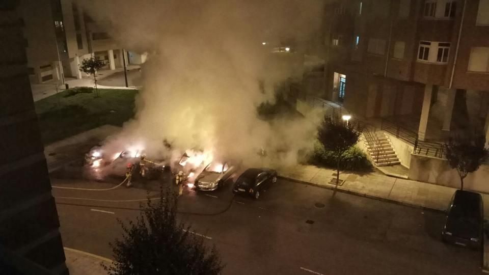 Incendio de vehículos en La Corredoria