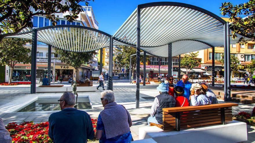 La nueva zona peatonal de la plaza Costa del Sol representa el corazón comercial de Torremolinos.