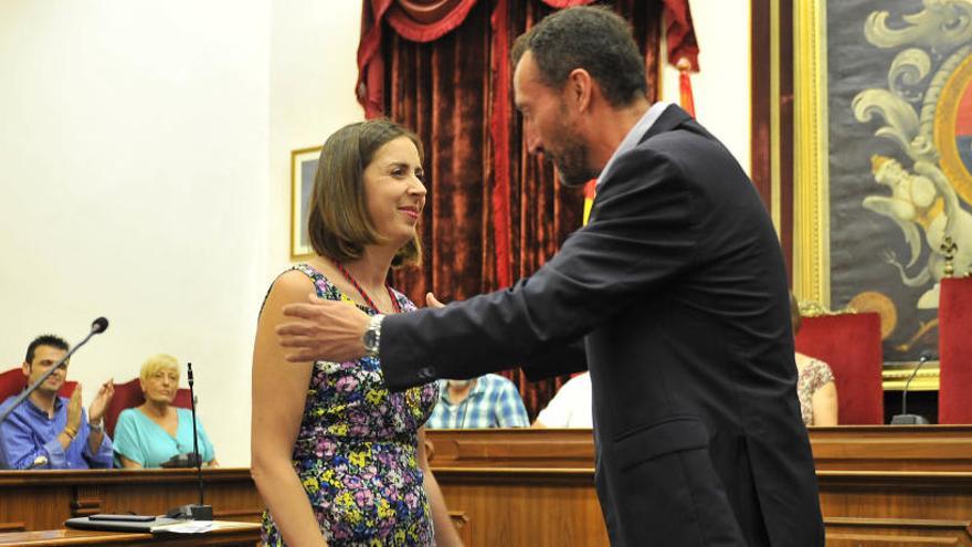 Esther Díez toma posesión como edil de Compromís