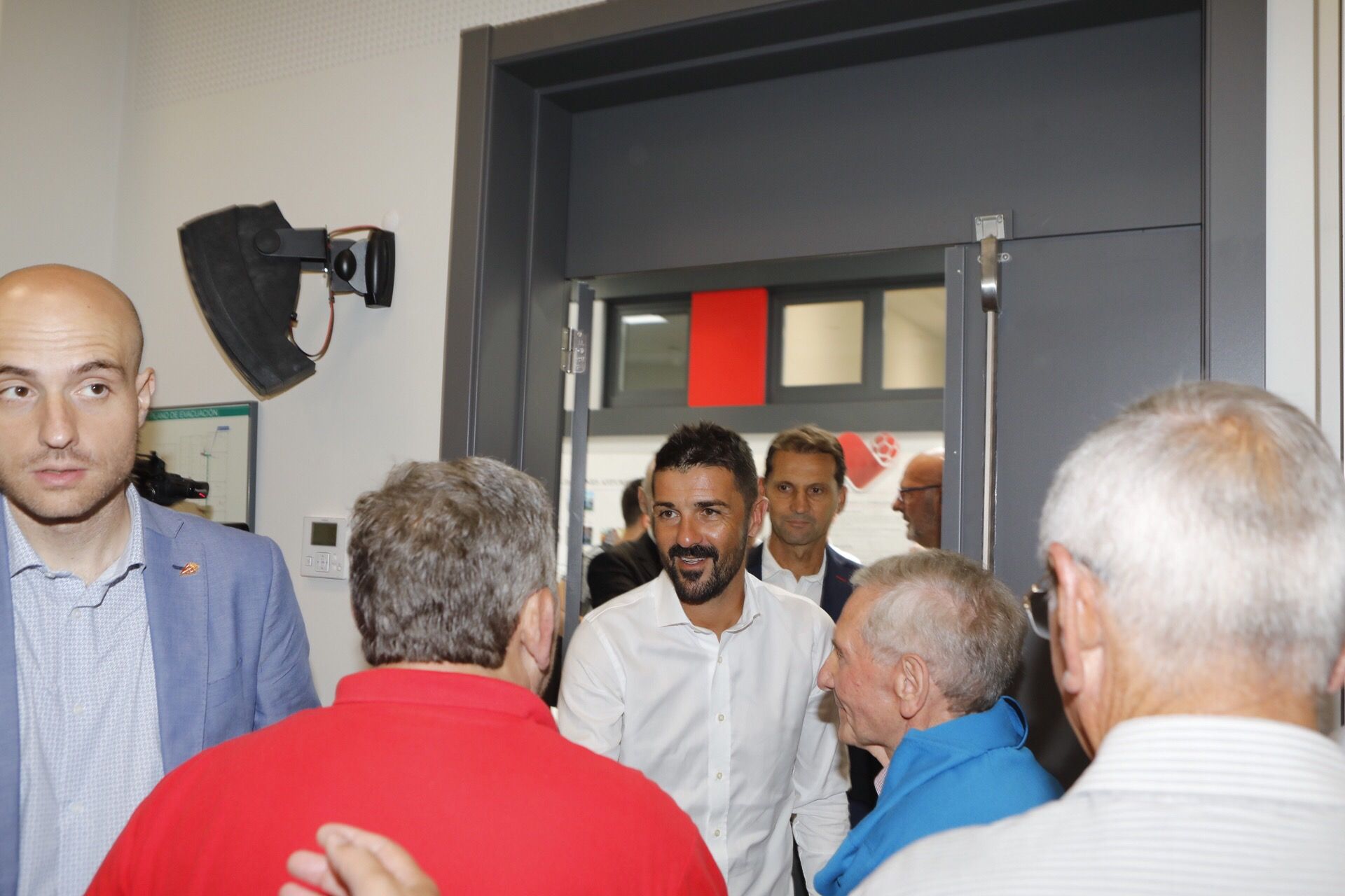 En imágenes: Así fue el homenaje a los futbolistas asturianos que han vestido la roja