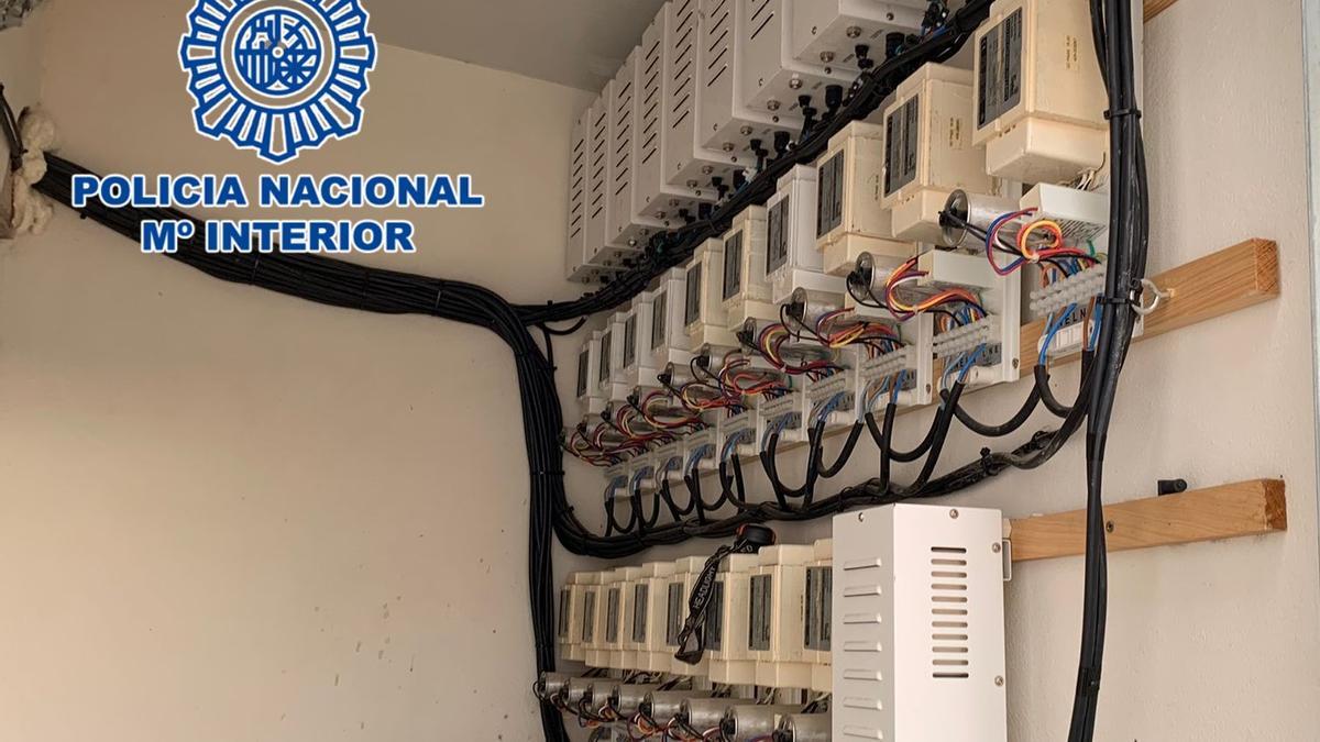 Dispositivos de fluido eléctrico defraudados y desmantelados por la Policía Nacional.