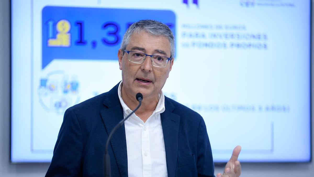 Archivo - El alcalde de Rincón de la Victoria, Francisco Salado, en una imagen de archivo.