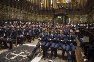 Els jugadors del Barça (en primer terme, a la dreta) al funeral per Tito Vilanova a la catedral de Barcelona.