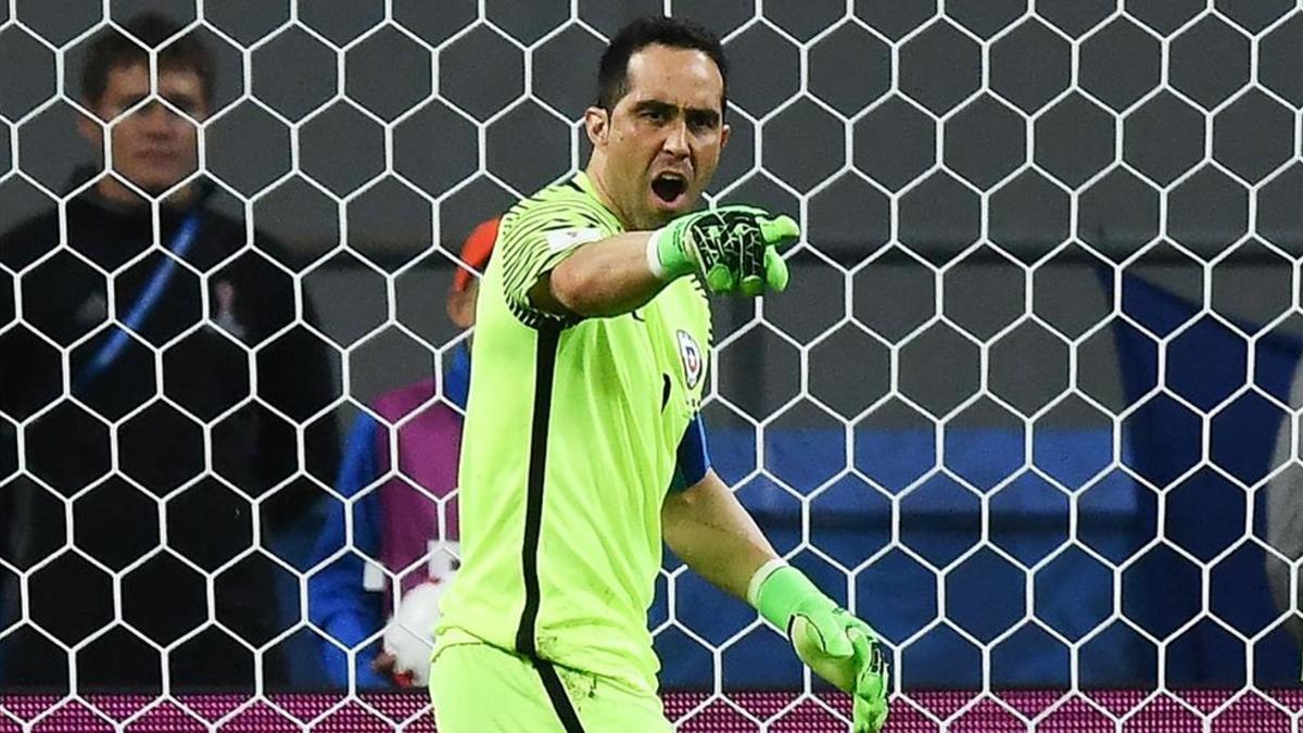 Claudio Bravo sigue la actualidad del conjunto blaugrana