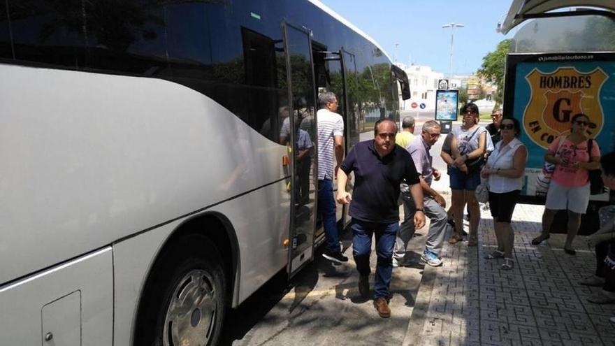El Ministerio autoriza a Alsa para que mantenga el servicio de bus a La Palma