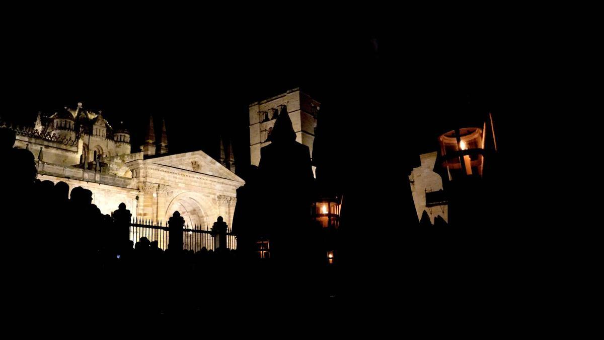 Procesión del Espíritu Santo a su llegada a la Catedral