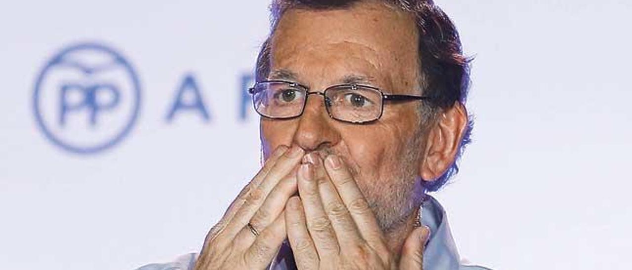 Rajoy: primero la investidura, después el hachazo.