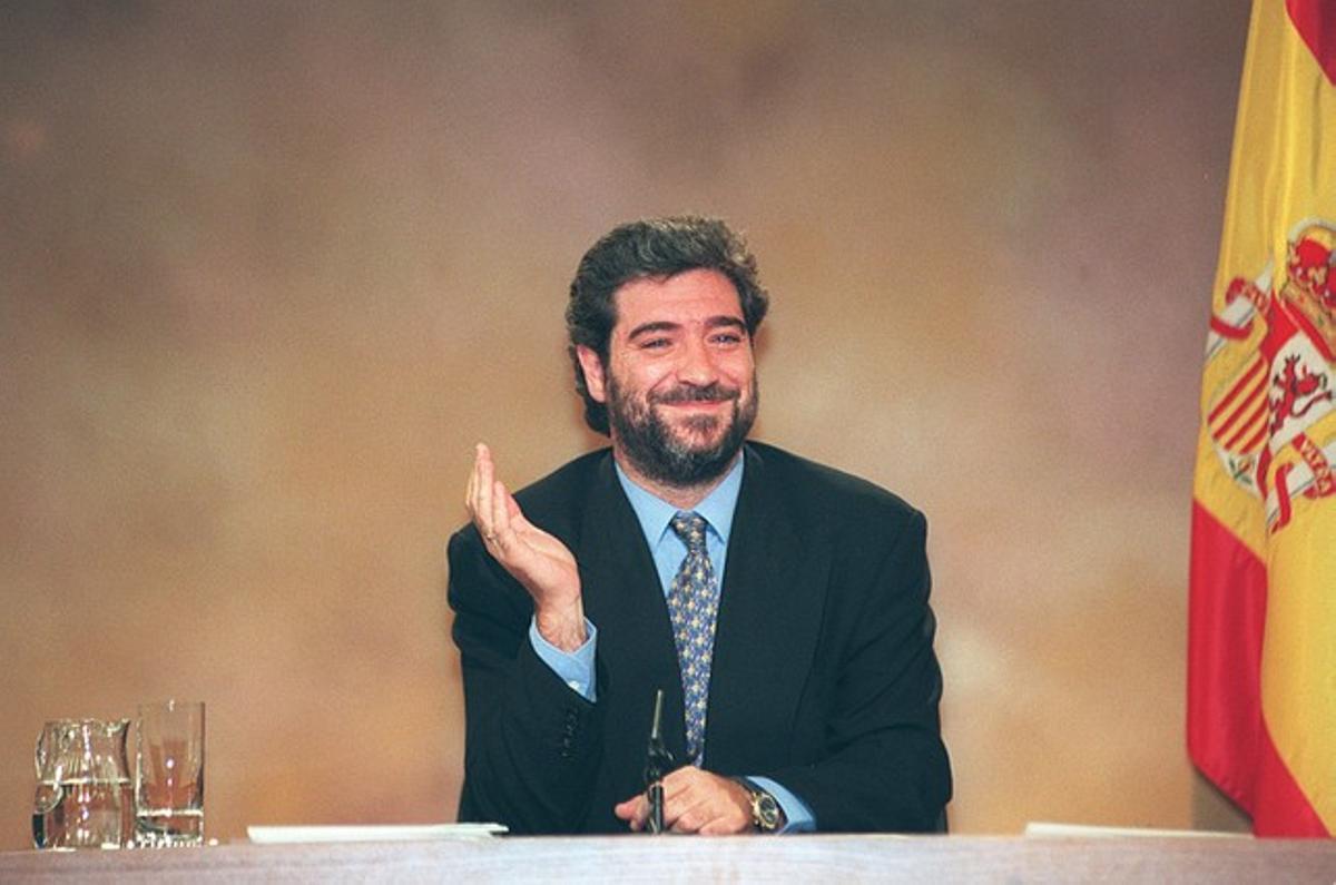 Miguel Ángel Rodríguez, quan era portaveu del Govern d’Aznar, el 2001.
