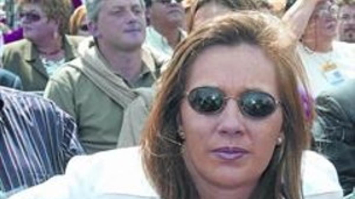 Elvira Fernández, en un mitin de Mariano Rajoy en Las Palmas de Gran Canaria, en el 2004.