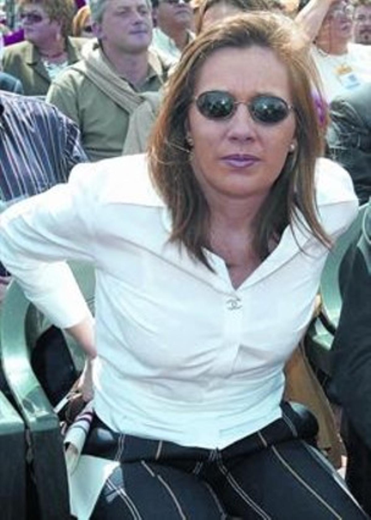 Elvira Fernández, en un míting de Mariano Rajoy a Las Palmas de Gran Canaria, el 2004. Elvira Fernández, en un míting de Mariano Rajoy a Las Palmas de Gran Canaria, el 2004.