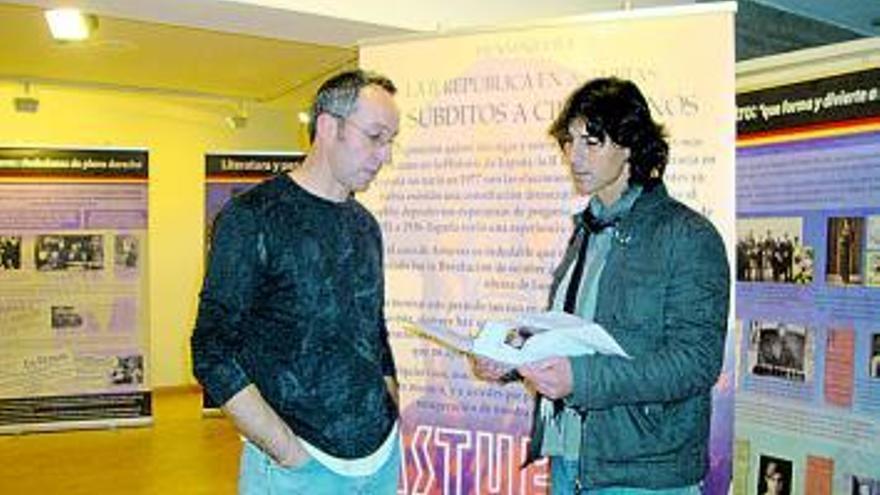 Por la izquierda, Martino y Cigarría, durante la apertura de la exposición.