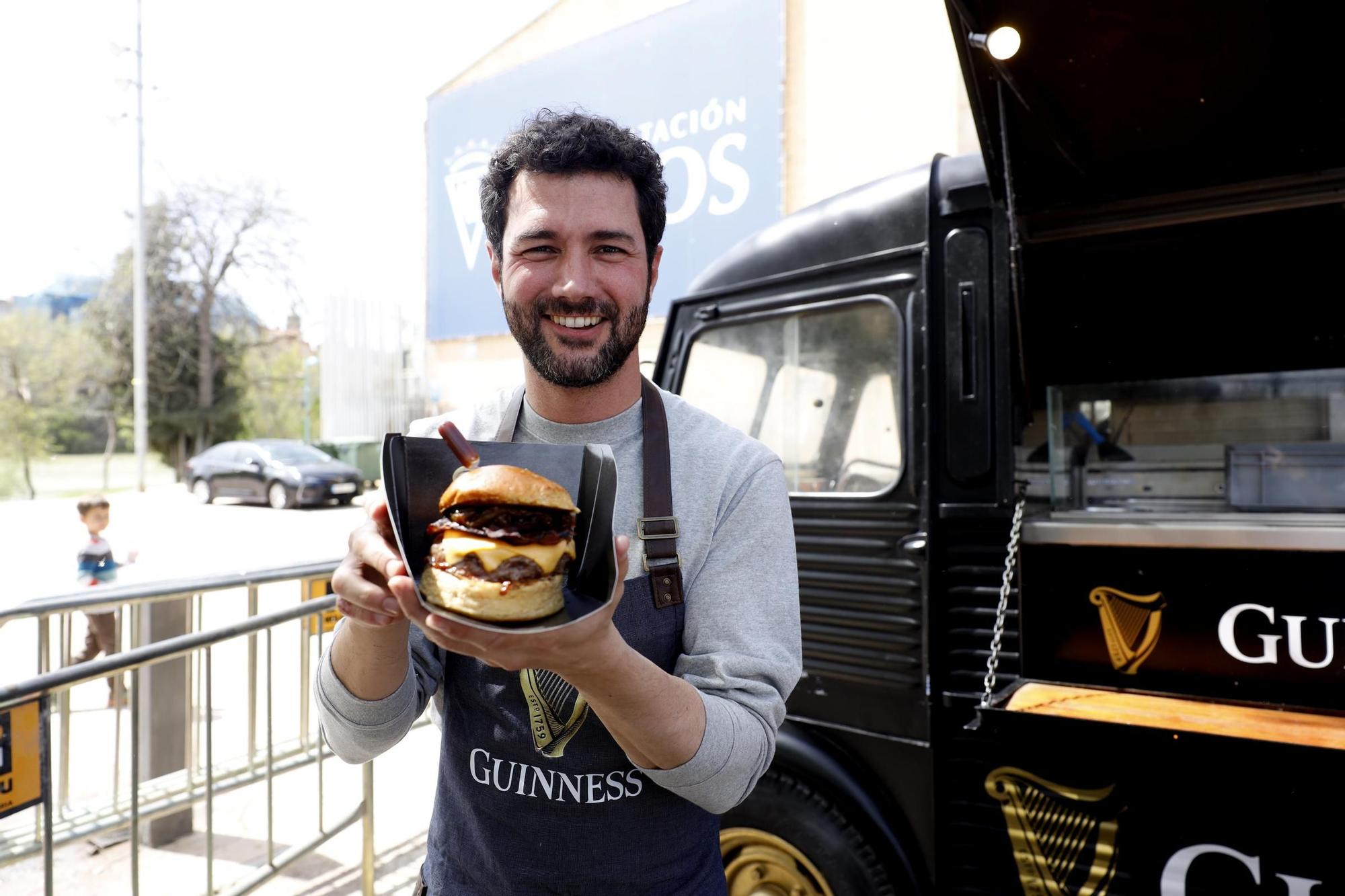 Así es la “Guinness Burger”, la innovadora hamburguesa gourmet del zaragozano Eneko Fernández