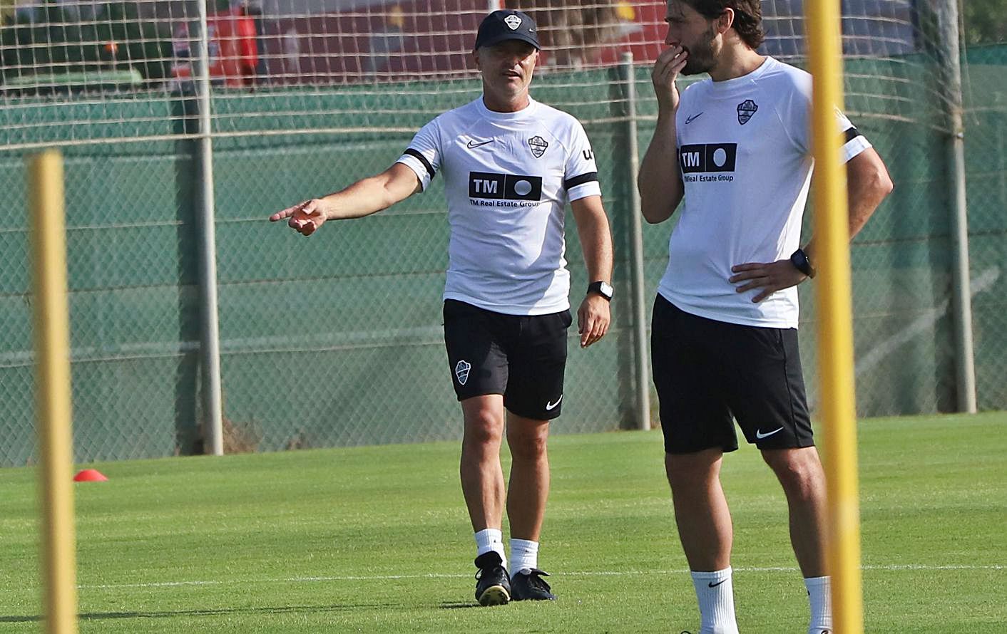 Fran Escribá junto a Generelo, en el entrenamiento del miércoles en Pinatar Arena. | 