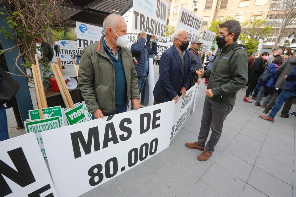 Los agricultores de la provincia se concentran en Alicante contra los recortes del Tajo-Segura